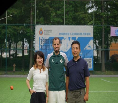 东契奇又瘦了！与凯斯勒上演空接连线 诺天王导师观摩湖人训练